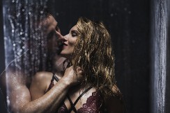 ŠTA JE FETIŠ NA POHVALE? Mnogi ga obožavaju jer rasplamsava STRASTI u spavaćoj sobi