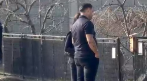 DARKO LAZIĆ NEPRESTANO POSMATRA BRATOVLJEVU UMRLICU Pevač nepomično stoji i gleda u jednu tačku (VIDEO)