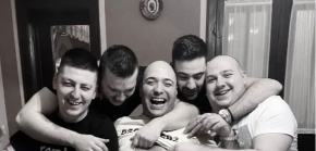 "I ONDA, U JEDNOJ SEKUNDI VIŠE GA NEMA" Naš pevač ne može da se pomiri sa smrću Lazića!  