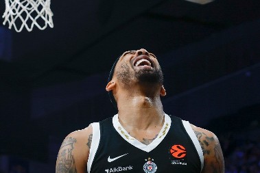 DA LI KARLIK OSTAJE U PARTIZANU?