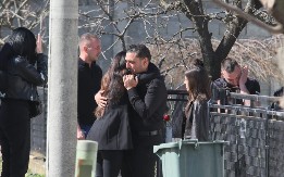 ANA SEVIĆ STIGLA U DOM DARKA LAZIĆA Folker se slomio u njenom zagrljaju! (VIDEO)