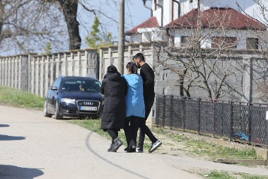 "KAKO ĆE MAJKA BEZ TEBE, SINE MOJ?" Branka Lazić zavapila, prikovana uz sanduk sina