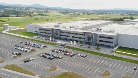 Zabeležen rast spoljne trgovine za preko 6 odsto - izvoze se proizvodi od gvožđa i čelika a najviše uvoze automobili