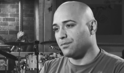 PEVAČ U EMISIJI SAZNAO ZA LAZIĆEVU SMRT Još uvek ne može da poveruje! 