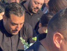 "IDEŠ KOD SVOG OCA, BATO" Darko Lazić se bolnim rečima obratio pokojnom bratu, njihova majka neprestano jeca (VIDEO)