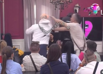 LUKA NOKAUTIRAO ANĐELA Udario ga pesnicom iz sve snage, procurio stravičan snimak! (VIDEO)