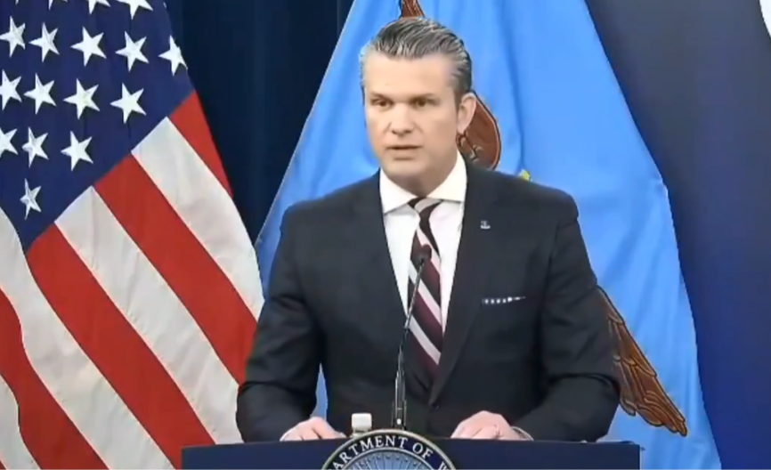 "NOVI VRHOVNI VOĐA JE VEROVATNO UNAKAŽEN“: Hegset siguran u pobedu u ratu protiv Irana posle 15.000 udara (VIDEO)