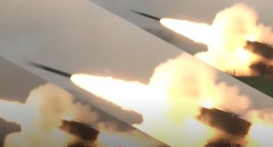 PRVI RAKETNI NAPAD NA IRAN IZ SRCA ZALIVA! Himars udara iz Bahreina (VIDEO)