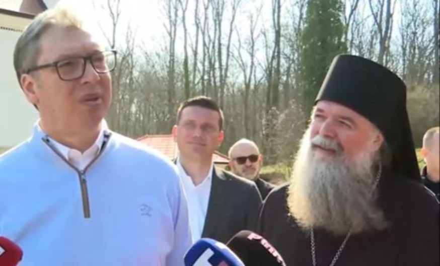 "VI ŠTO OBEĆATE TO I ISPUNITE" Građani gromoglasnim aplauzom Vučića u Mramorcu, predsednik obilazi manatir Pinosava (VIDEO)