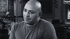 "ŠTO NAM UZE DRUGA PRAVOG U ŽIVOTU OVOM BEDNOM?!" Drug Darkovog brata mu posvetio emotivnu pesmu