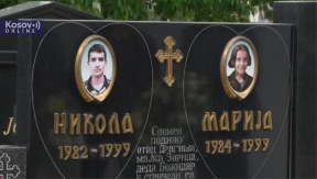 SINA POZNAO PO KRSTIĆU, ĆERKU PO LANČIĆU Dragiša i Zorica žive za to da im na grobu poljube sliku, NATO BOMBA IM JE UBILA DVOJE DECE