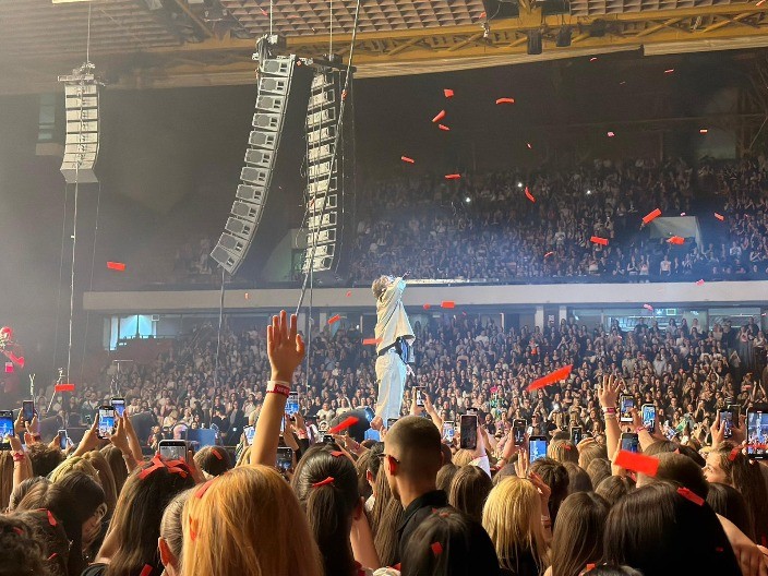 SPENS RASPRODAT DO POSLEDNJEG MESTA Euforija publike na prvom velikom koncertu Jakova Jozinovića u Srbiji! (VIDEO)