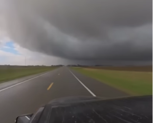 IMA MRTVIH ZBOG UDARA VETROVA! Haos u SAD, na snazi upozorenje na moćnu TROSTRUKU PRETNJU MEGAOLUJE