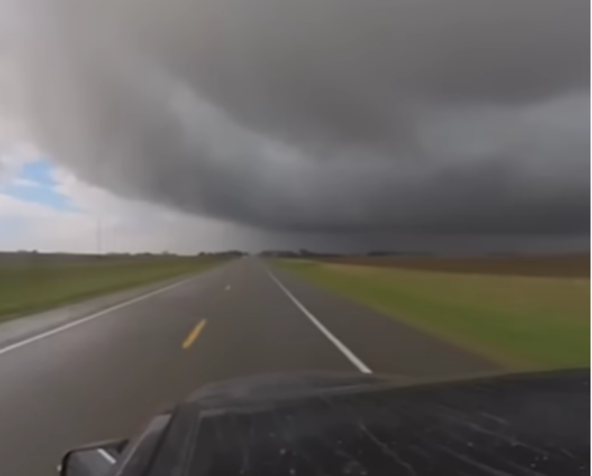 IMA MRTVIH ZBOG UDARA VETROVA! Haos u SAD, na snazi upozorenje na moćnu TROSTRUKU PRETNJU MEGAOLUJE