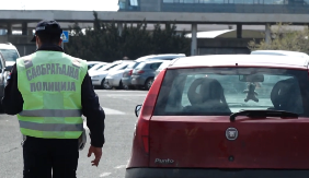 Srbin pevao u kolima, pa "popio" kaznu od 10.000 dinara!? Policajcima je ovo bilo najviše sumnjivo, udarili ga po džepu