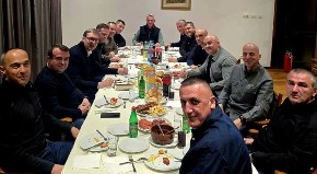 VUČIĆ NA VEČERI SA PRIPADNICIMA VOJNE POLICIJE "KOBRE" "Uz ovakve ljude, čovek zna da nije sam" (FOTO)