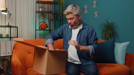 HOROR U KARTONSKOJ KUTIJI Kada je otvorio narudžbinu doživeo je ŠOK ŽIVOTA 