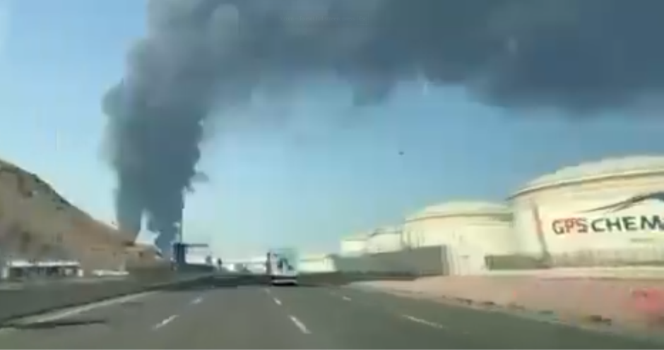 NAPADNUTO KLJUČNO NAFTNO ČVORIŠTE U EMIRATIMA: Izbio ogroman požar (VIDEO)