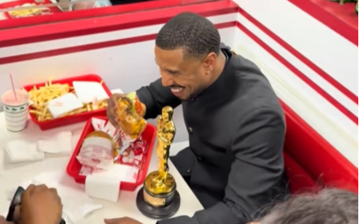 OVAKO JE MAJKL B. DŽORDAN PROSLAVIO DOBIJENOG OSKARA Glumac nakon velikog priznanja otišao na pljeskavicu i pomfrit! (VIDEO)