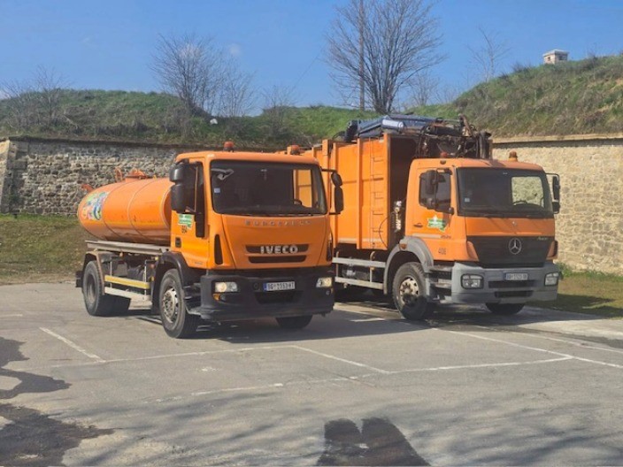 „GRADSKA ČISTOĆA“ BEOGRAD DONIRALA DVA KOMUNALNA VOZILA JP „KOMUNALAC“ i JP „JEDINSTVO“ IZ KLADOVA