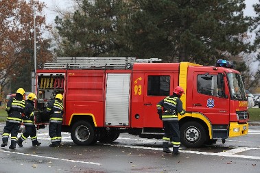 VATRENA STIHIJA NA KARABURMI Zapalila se baraka kod Mirijevskog bulevara