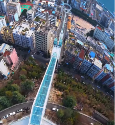 POGLEDAJTE JEZIV USPON NAJDRAMATIČNIJIM POKRETNIM STEPENICAMA NA SVETU Visoke su kao zgrada od 80 SPRATOVA - evo koliko vam treba do vrha (VIDEO)