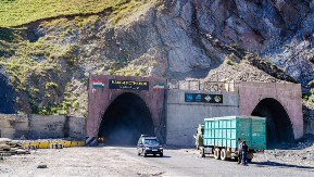 Najopasniji tunel na svetu - nema osvetljenje niti ventilaciju, a vožnja kroz njega je zastrašujuća