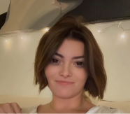 PORED KREVETA VEŠ MAŠINA Ela Dvornik šokirala fanove selfijem u donjem vešu, tetovaže u prvom planu (FOTO)