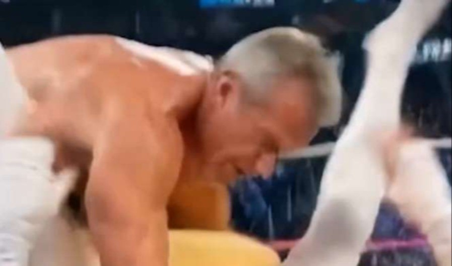 NAVALIO NA VIRŠLU Američki ministar zdravlja pobedio hot-dog u ringu (VIDEO)