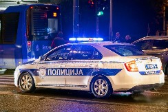 BAČENA BOMBA NA PIVNICU U ZEMUNU Eksplozija raznela ulaz, srećom nije bilo povređenih