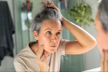 Da li je vaš dekolte "stariji" od vašeg lica - dermatolog savetuje kako da sprečite znakove starenja