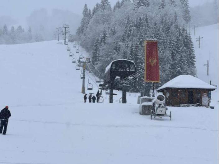 ZABELELO SE NADOMAK GRANICE SA SRBIJOM Baba Marta stisla zube, VEJE SNEG KAO DA JE JANUAR