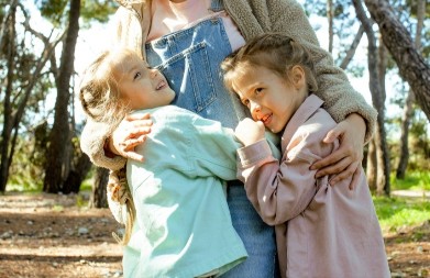 Rodila bliznakinje sa 57 godina: „Nije me briga što ljudi misle da sam im baba!“