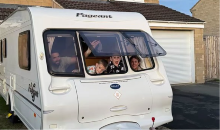 PAR KUPIO STARI KARAVAN I KOMPLETNO GA SREDIO  "Sada uvek imamo odmor iz snova"