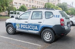 NA BRATA OD STRICA NASRNUO KOSIJEROM! Detalji porodične drame, pijan zapretio da će sve ubiti