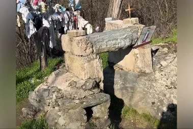 "Šuplji kamen kod Niša": Evo zašto ljudi prolaze TRI PUTA ispod njega