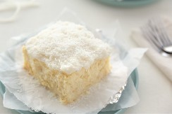 KOH SA KOKOSOM ZA PRAVE SLADOKUSCE Preliv od slatke pavlake mu daje poseban šmek