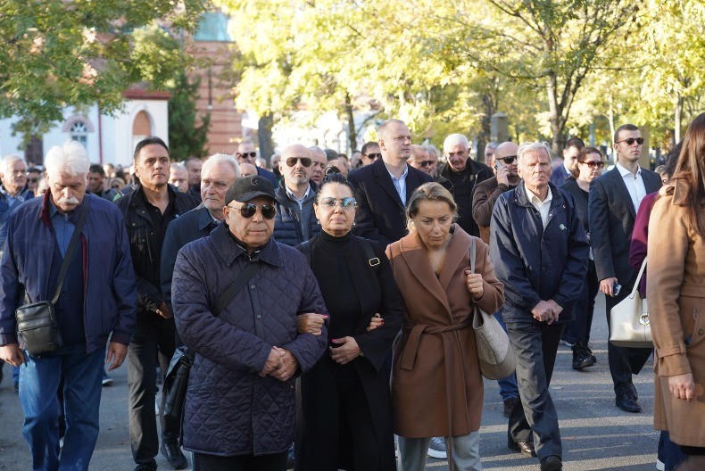 NAŠA PEVAČICA JE 5 GODINA BILA LJUBAVNICA: "Tajno smo se viđali, nisam želela da ga dovedem do razvoda"