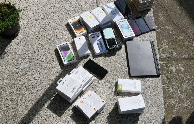 AKCIJA POLICIJE U KIKINDI I BORU Suzbijanje sive ekonomije, zaplenjena bela tehnika i telefoni (FOTO)