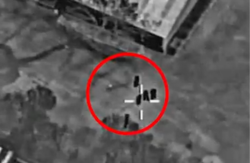 IRANSKI VOJNICI RAZNETI U VAZDUH Uzmemirujući snimak (FOTO)