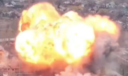RUSI BACILI DVE BOMBE OD 3 TONE Pakao se sručio na ukrajinsku vojsku (VIDEO)