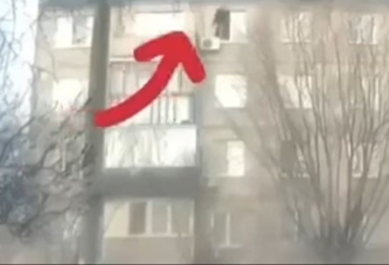 STRAVA I UŽAS USRED DANA Pokušala da očisti klimu pa pala sa 5. sprata – snimak ledi krv!