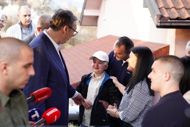 "PAĆENICI OGREZLI U MRŽNJI, SMEJU SE BOLESNOM DETETU" Blokaderi izgubili svaki moralni kompas, sramno napali osmogodišnjeg dečaka 