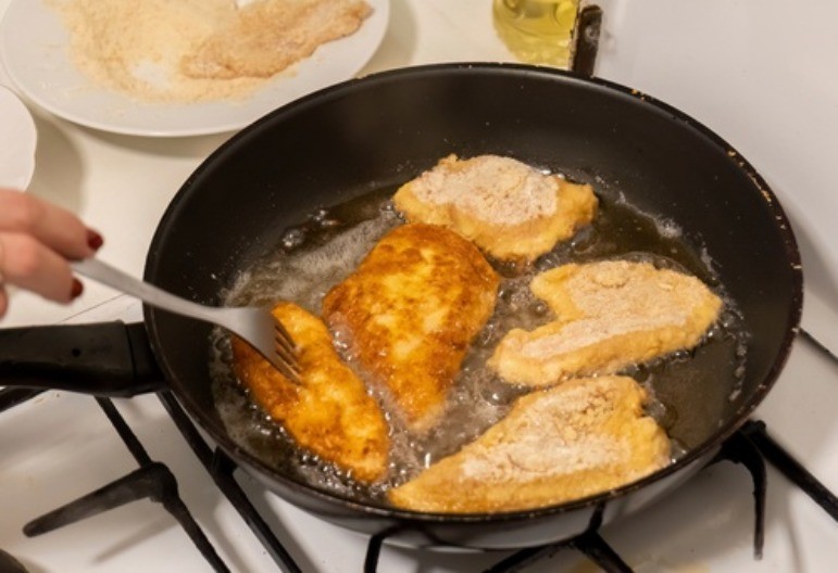 Volite pohovano ali vam teško pada na stomak: Evo kako da napravite hrskavo i sočno meso, bez brašna