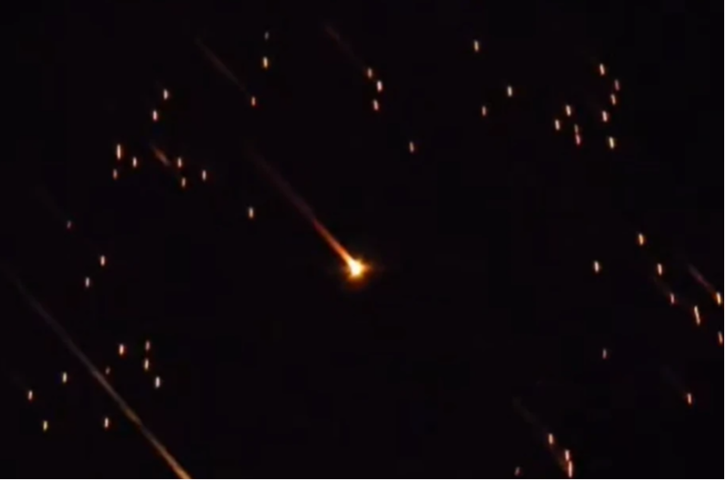 IMA MRTVIH! Iran krenuo u brutalnu osvetu, kiša projektila zasula Tel Aviv, stravični snimci (VIDEO)