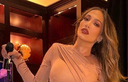 E, ovo su noge od milion dolara! Džej Lo srušila Instagram brutalnim oblinama