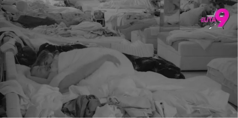 IMALA INTIMNE ODNOSE SA STARIJIM U PUNOJ SOBI Sada se oglasila njena majka, izustila samo jedno!