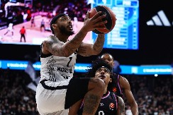 PARIZ - PARTIZAN Velika borba, crno-beli vode na poluvremenu