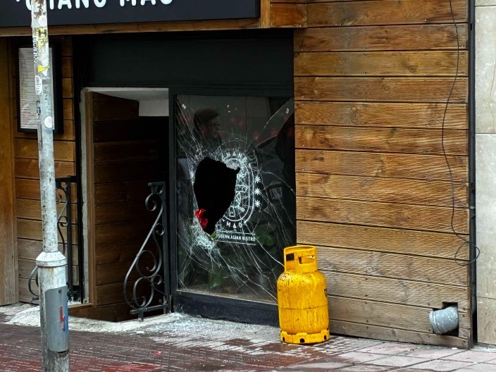 DRAMA U CENTRU BEOGRADA Ubačena zapaljiva naprava u restoran (FOTO/VIDEO)