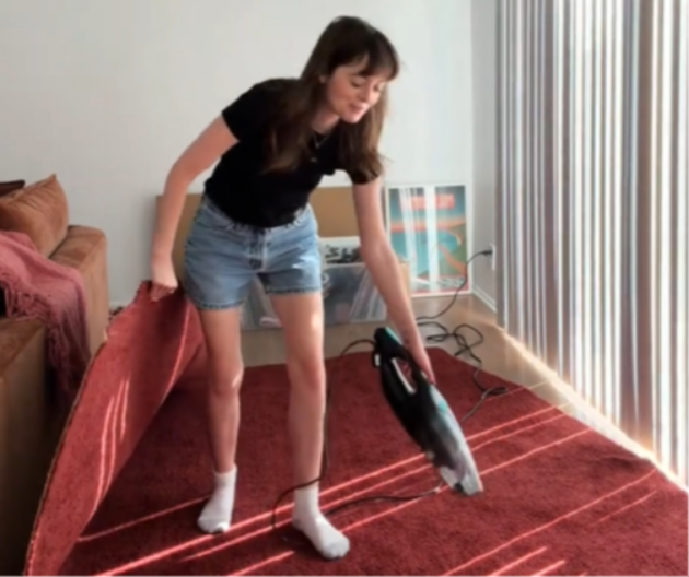 POMAMA U HOLIVUDU Devojka u kontejneru pronašla CRVENI TEPIH sa dodele Oskara, sad svi hoće isto (VIDEO)